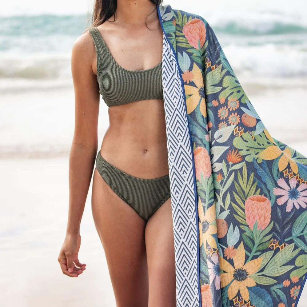 The Twilight Sand Free Towel. SANDRESIST™ TECHNOLOGY